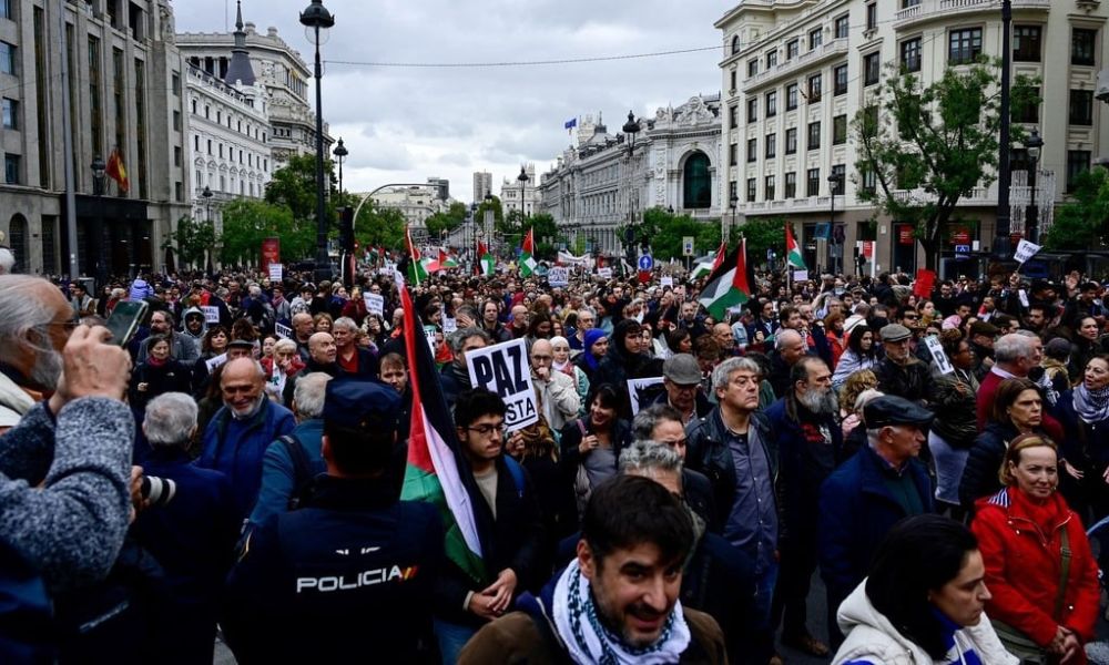 O protesto reuniu cerca de 3.000 pessoas, de acordo com a delegação do governo central em Madri