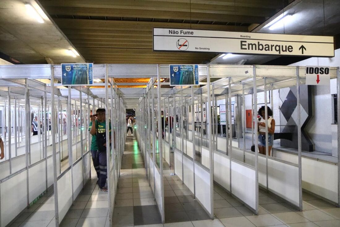 Às vésperas do Carnaval, metroviários aderem ao estado de greve