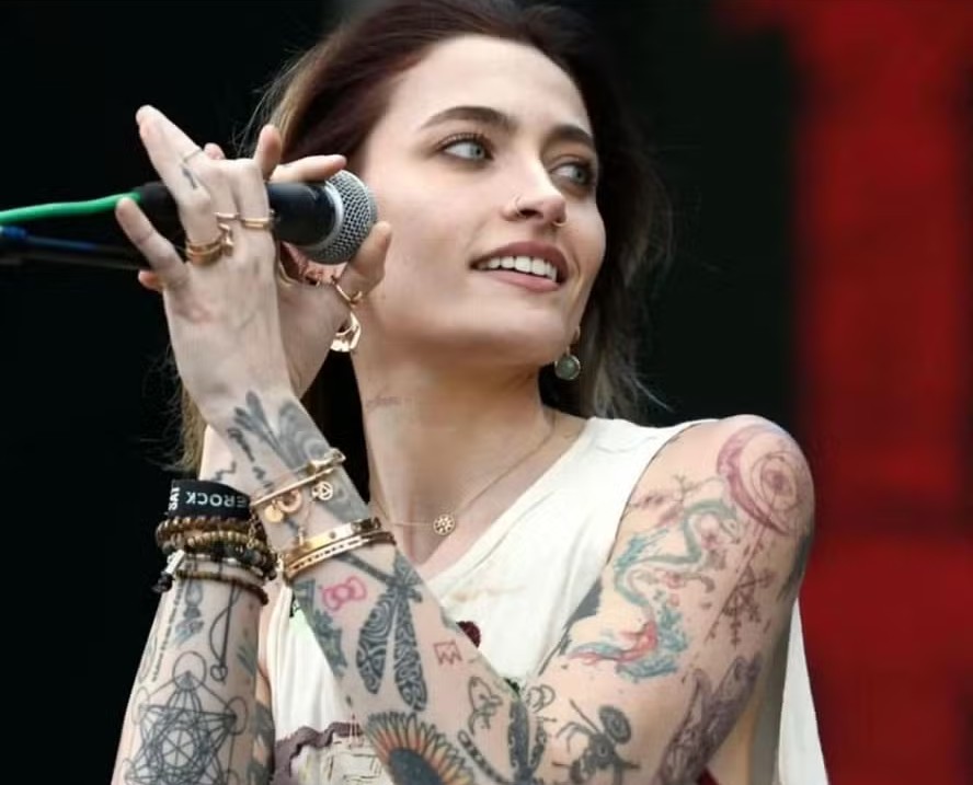 Paris Jackson tem mais de 80 tatuagens 