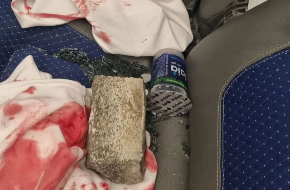 Pedra arremessada no ônibus do Fortaleza após jogo com o Sport