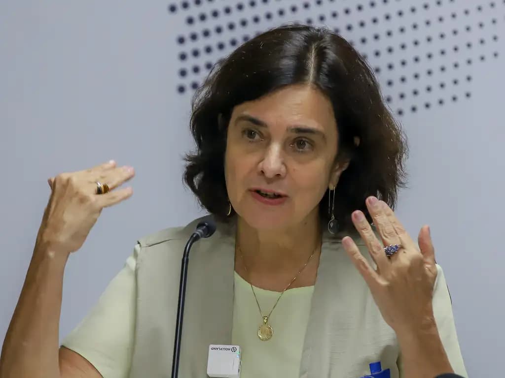 Nisia Trindade, ministra da Saúde