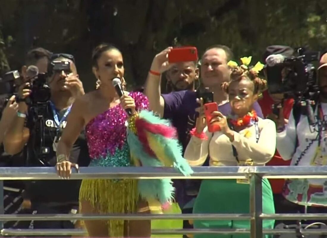 Ivete, que completou 30 anos de carreira no carnaval, falou sobre "reconsiderar e recapitular"