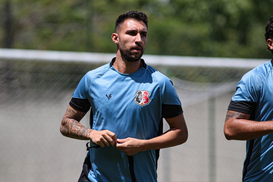 Henrique Lordelo, novo volante do Santa