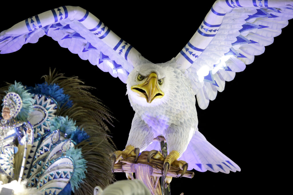 Desfile da Portela fez o épico de quase mil páginas furar a bolha e ser apresentado a um público mais amplo