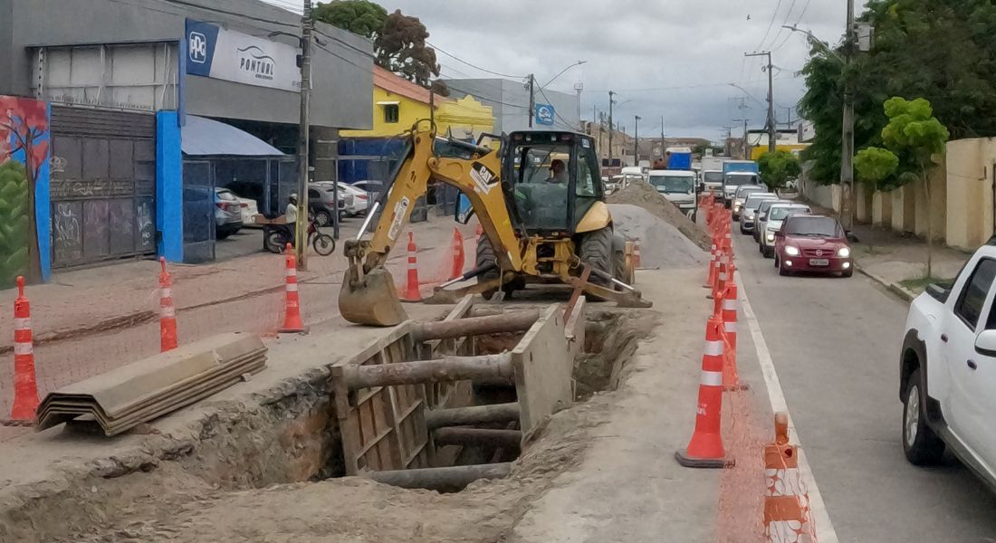 Compesa realiza obra no sistema de esgotamento sanitário do bairro de Afogados