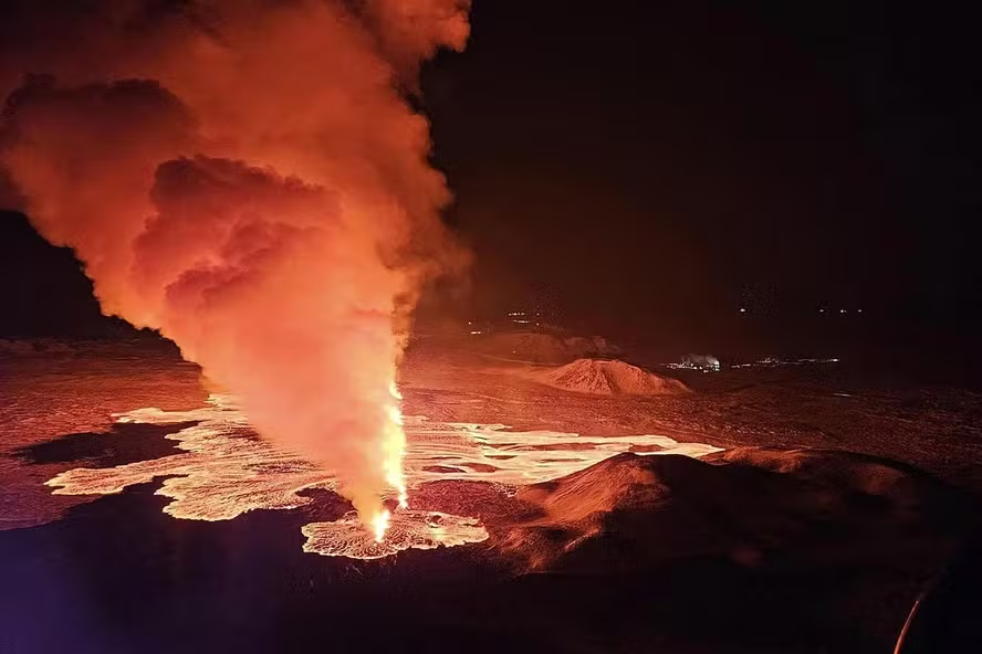 Vulcão na Islândia entra em erupção pela terceira vez em dois meses