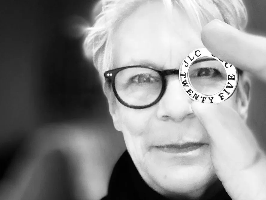 Jamie Lee Curtis comemora 25 anos de sobriedade