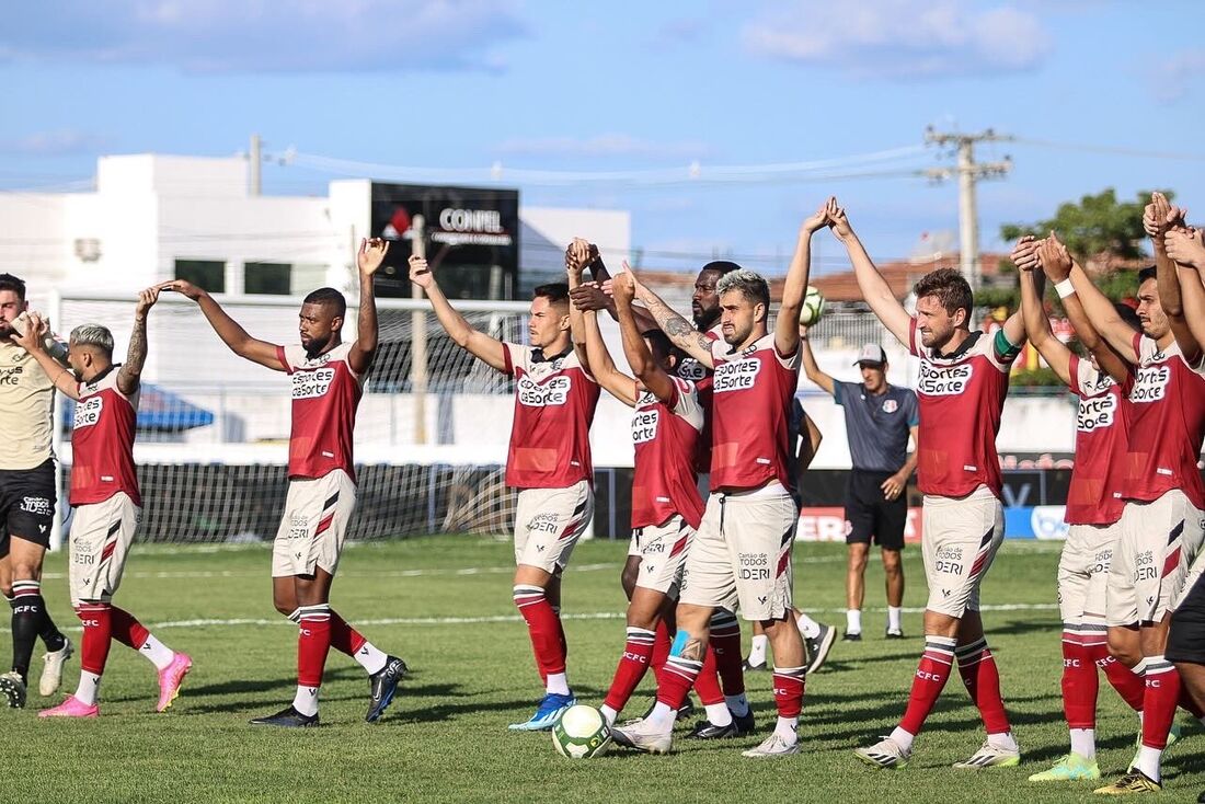 Santa Cruz comemora vitória diante do Petrolina