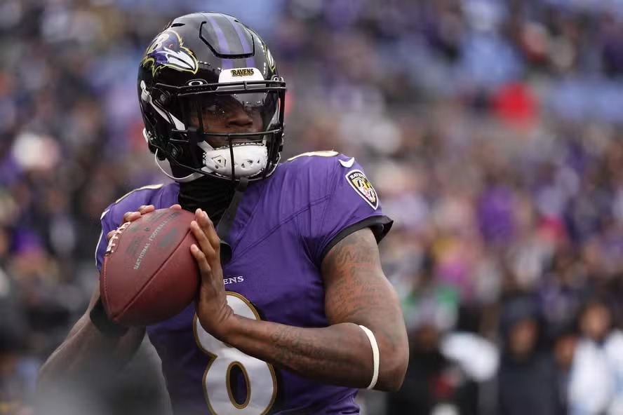 Estrela do Baltimore Ravens, Lamar Jackson é eleito MVP da NFL pela segunda vez 
