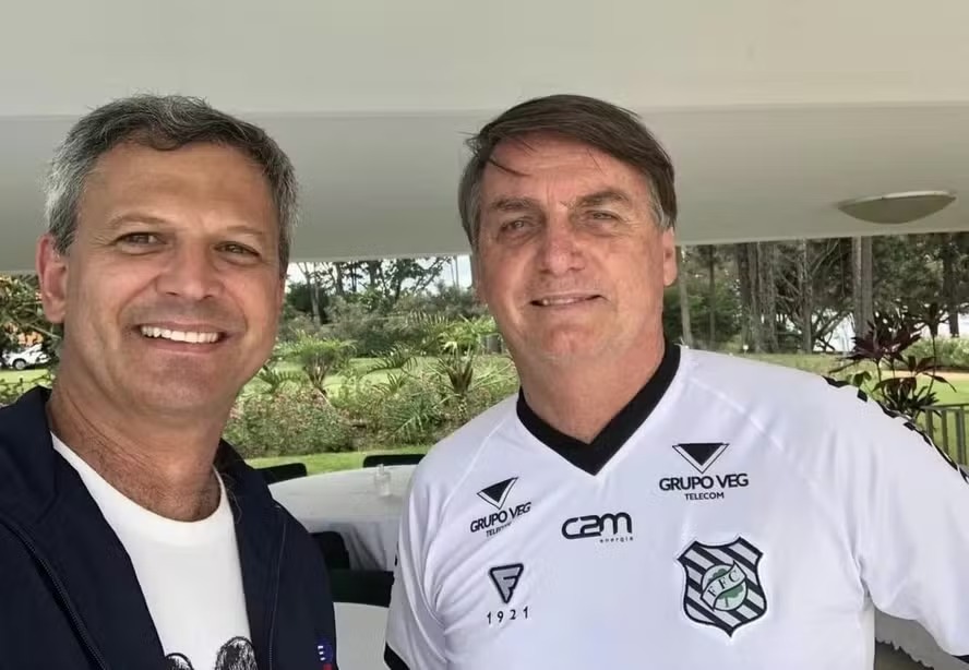 Angelo Martins Denicoli, major da reserva do Exército, ao lado do ex-presidente Jair Bolsonaro