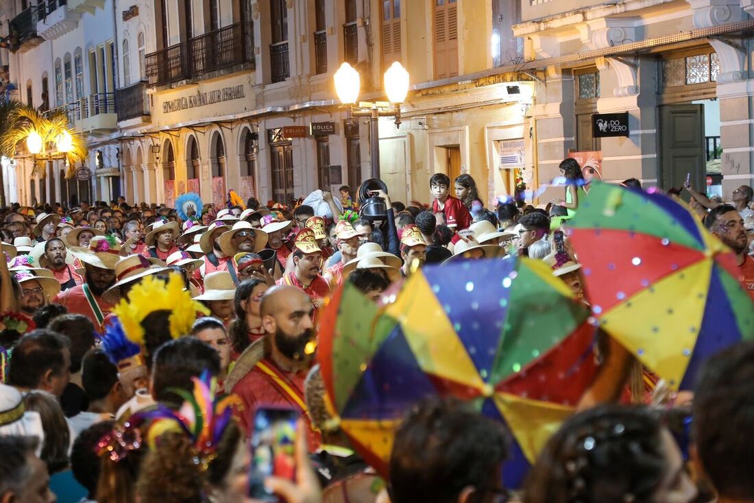 Movimentação na Rua do Bom Jesus nesta Segunda-feira de Carnaval 