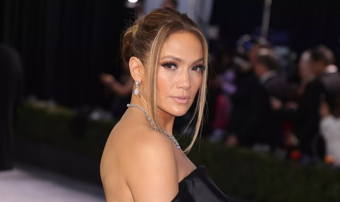 Jennifer López estará entre os anfitriões do Met Gala