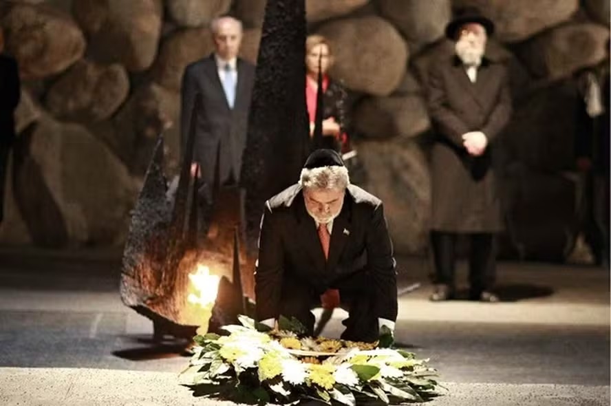 Presidente Luiz Inácio Lula da Silva (PT) durante visita ao Museu do Holocausto, em março de 2010