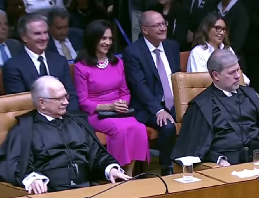 Collor sentou-se com Lu Alckmin, do vice-presidente Geraldo Alckmin e da primeira-dama Janja