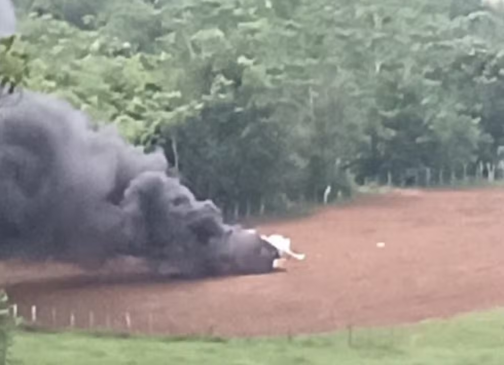 Avião de pequeno porte caiu na zona rural de São Sebastião do Passé, na Bahia