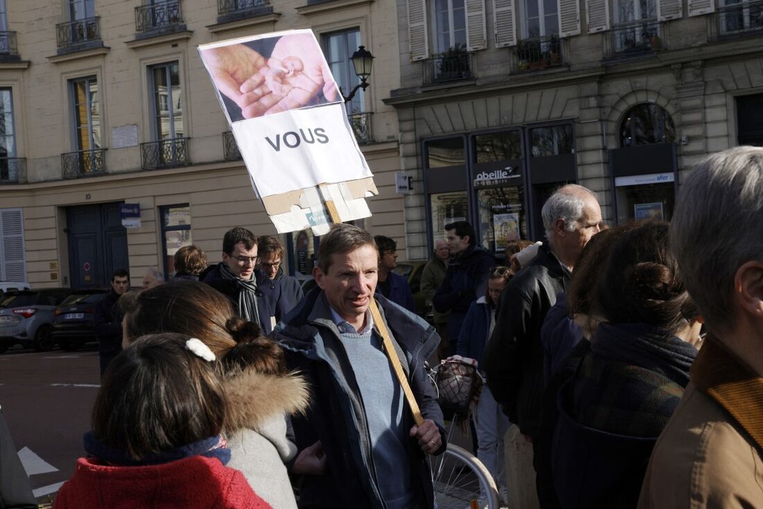 Manifestação contra o aborto e a eutanásia, convocada pela associação "La Marche pour la vie" em Versalhes