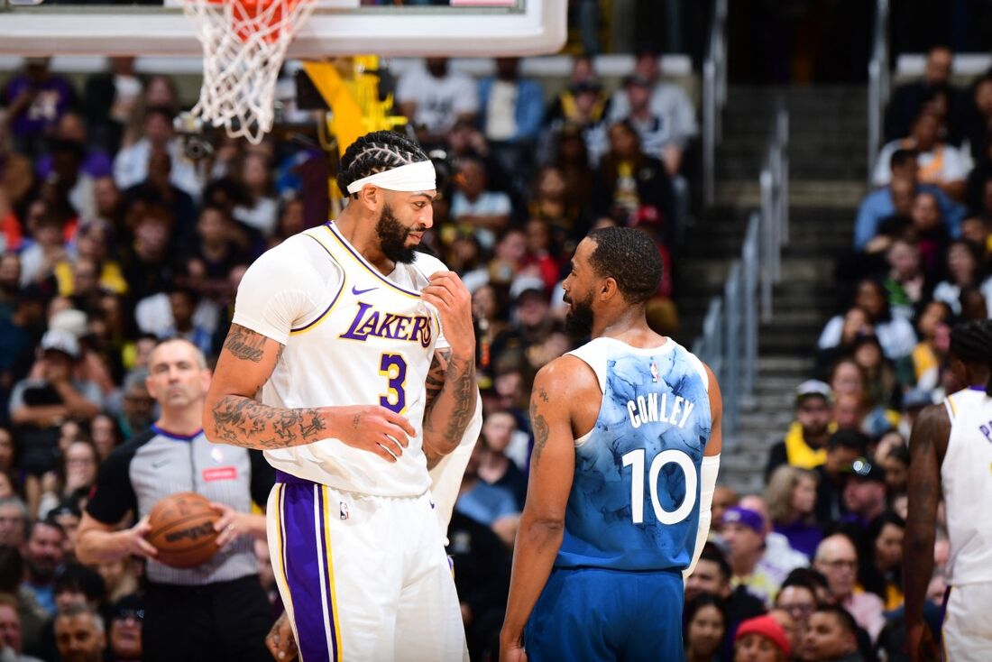 Anthony Davis brilhou na vitória dos Lakers 