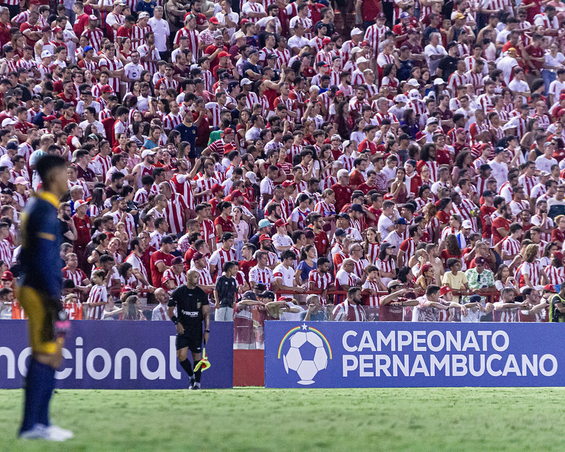 Torcida do Náutico, nos Aflitos, no jogo diante do Retrô