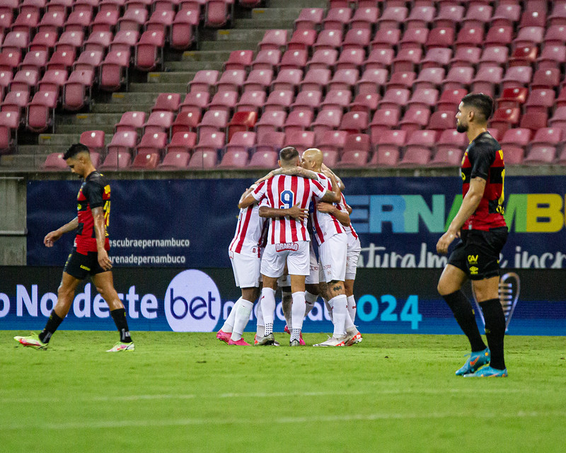 Náutico comemora gol diante do Sport