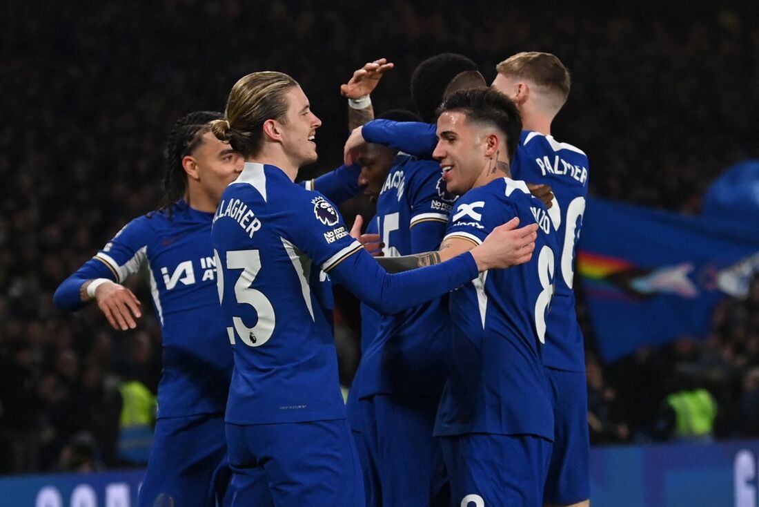 Jogadores do Chelsea celebram gol sobre o Newcastle