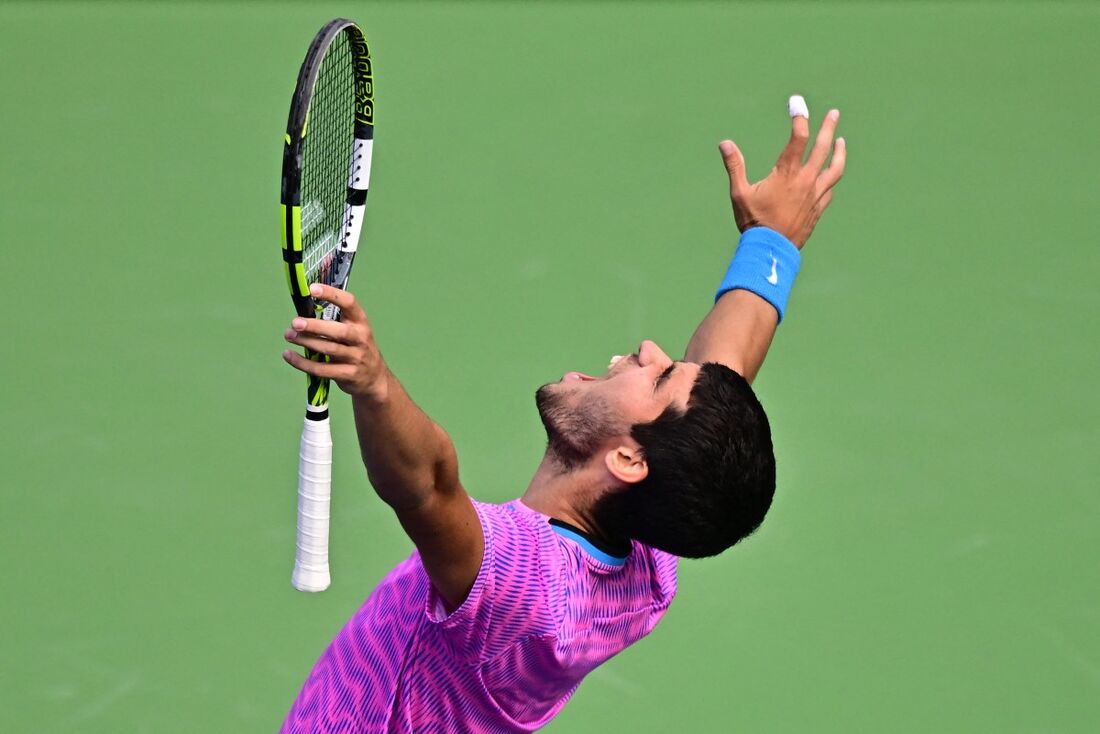 Alcaraz vence Medvedev e é bicampeão do Masters 1000 de Indian Wells