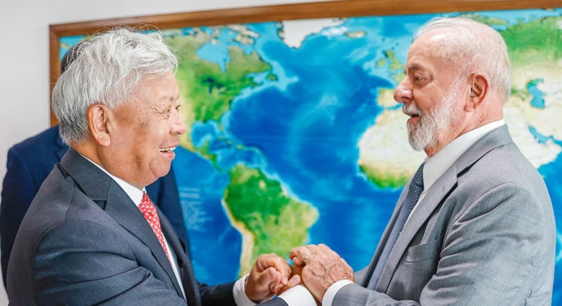 Presidente Lula durante reunião com presidente do Banco Asiático de Investimento em Infraestrutura (Asian Infrastructure Investment Bank  AIIB), Jin Liqun