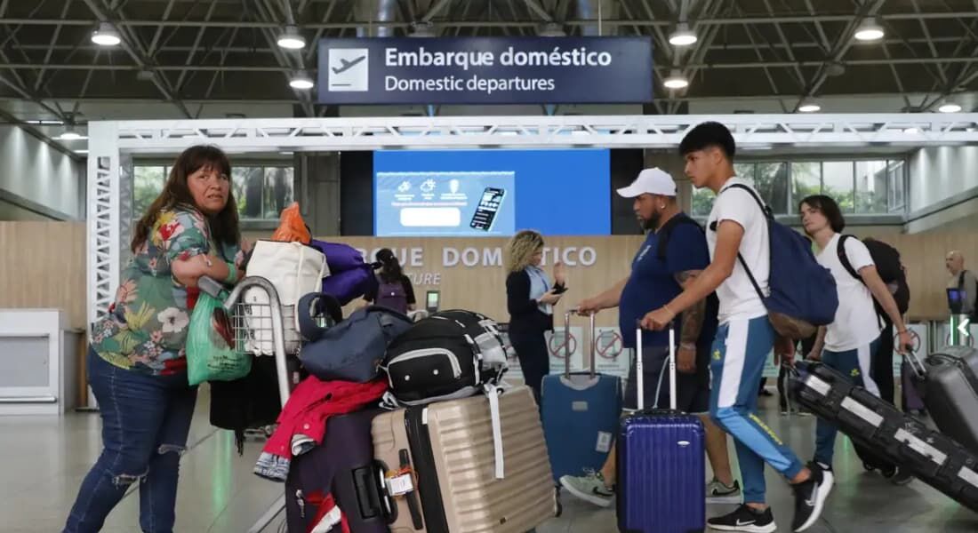 Passageiros em aeroporto