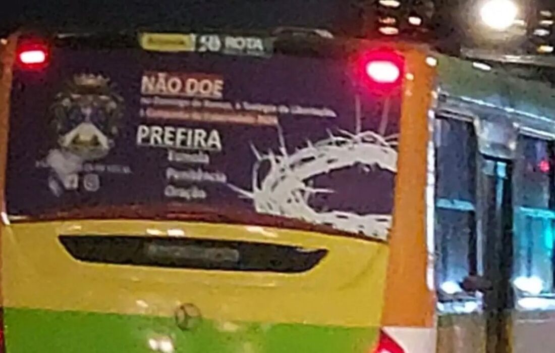 Ônibus circulam no Grande Recife divulgando campanha contra doações durante a Campanha da Fraternidade