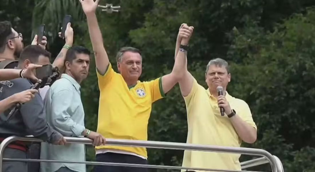 Ex-presidente Bolsonaro e governador de SP Tarcisio de Freitas em ato na Avenida Paulista