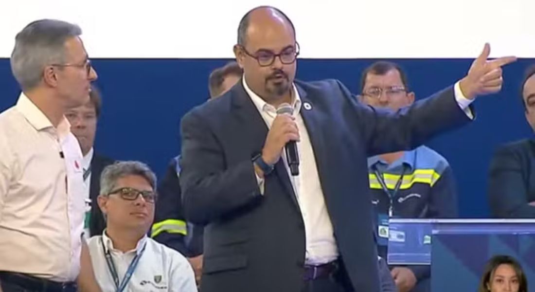 Zema e o vice-governador, Matheus Simões, em evento com Lula