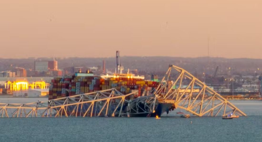 Ponte Francis Scott Key atravessa o porto de Baltimore e foi atingida por um navio