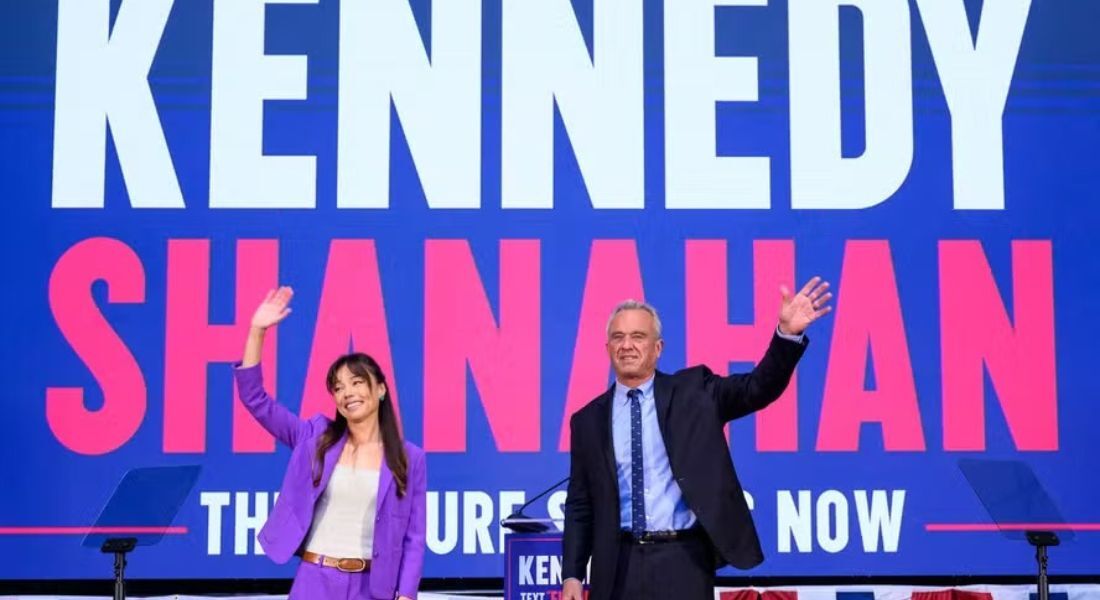 Candidato à Casa Branca, Robert F Kennedy Jr. posa ao lado de Nicole Shanahan, escolhida para compor a chapa