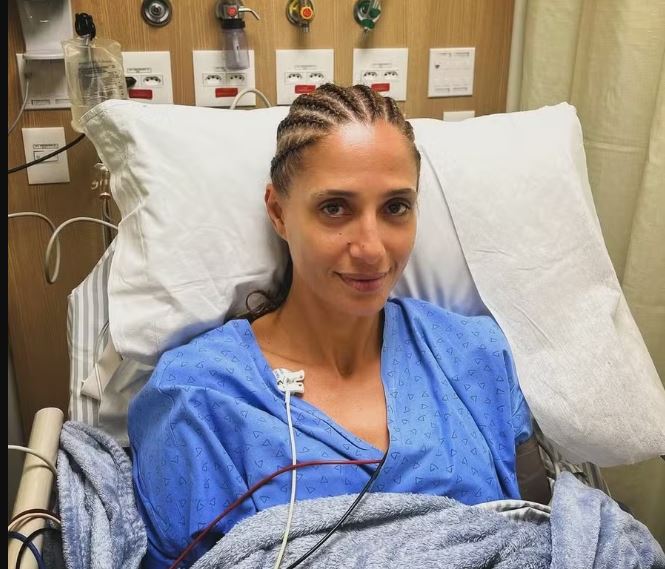 Camila Pitanga postou foto em hospital, mas para tranquilizar os fãs disse que a pneumonia já havia sido tratada 