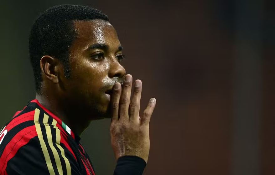 Robinho durante partida do Milan em 2013 