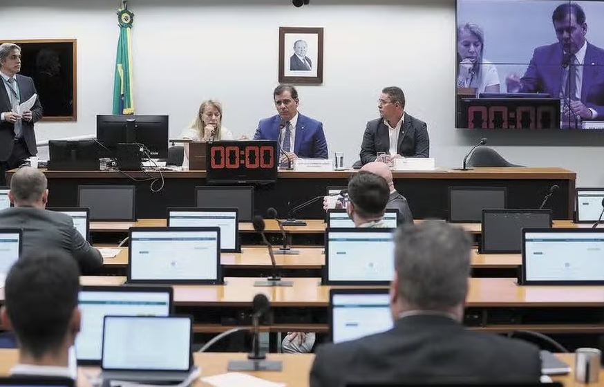 Leur Lomanto Jr. preside sessão do Conselho de Ética da Câmara 