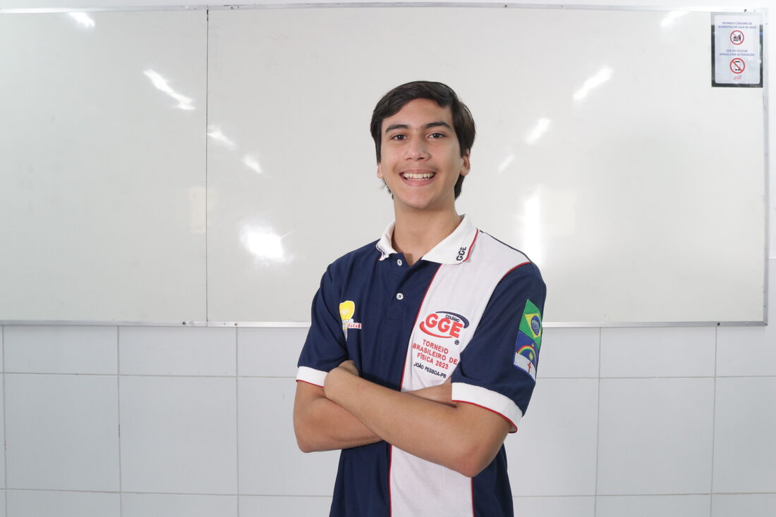 Victor Lins, aluno do terceiro ano do ensino médio do Colégio GGE, foi medalha de prata no último Torneio Brasileiro de Física