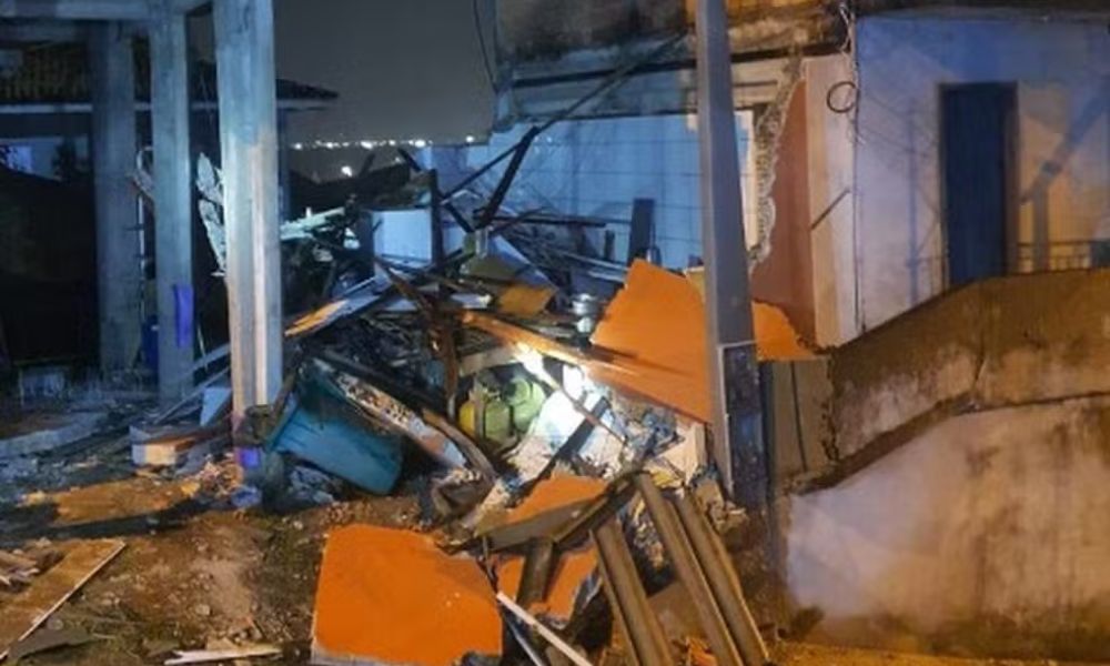 Os bombeiros informaram terem sido acionados para atender à ocorrência por volta de 00h20