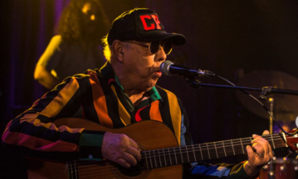 Jards Macalé, que transitou por música, cinema, televisão, teatro e artes plásticas, tratava uma broncopneumonia