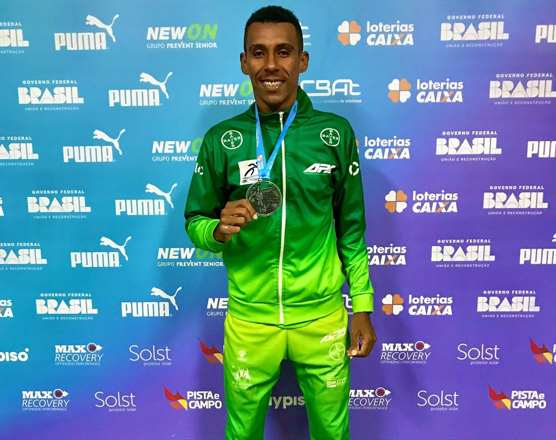 Joelson Pereira Mesquita conquista medalha de prata