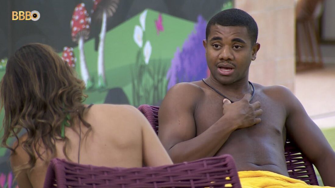 Na área externa da casa, Davi e Bia conversaram sobre fidelidade no relacionamento