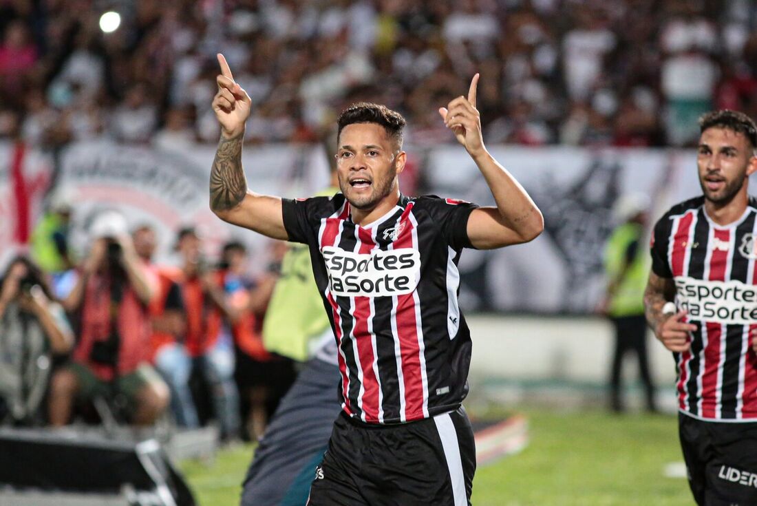 Gilvan foi o autor do gol do Santa Cruz