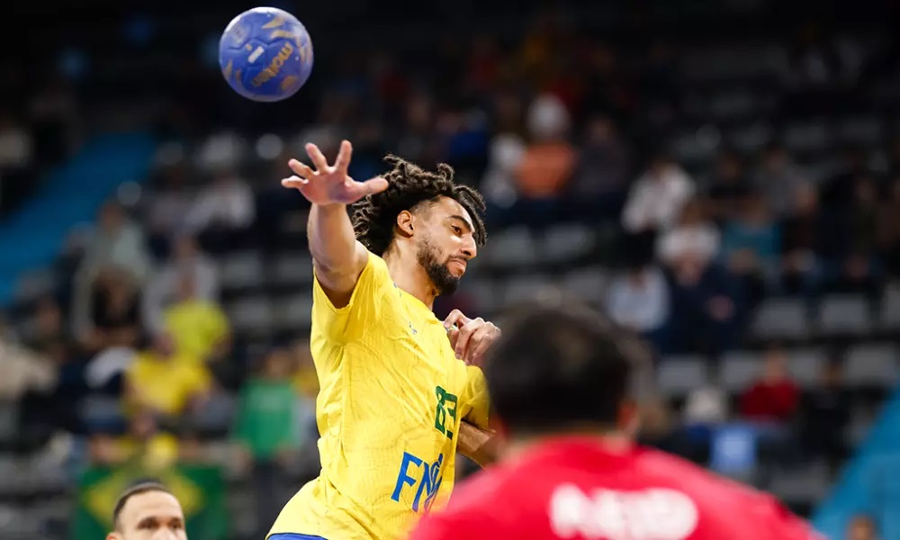 Brasil segue firme na busca por uma vaga em Paris, no handebol