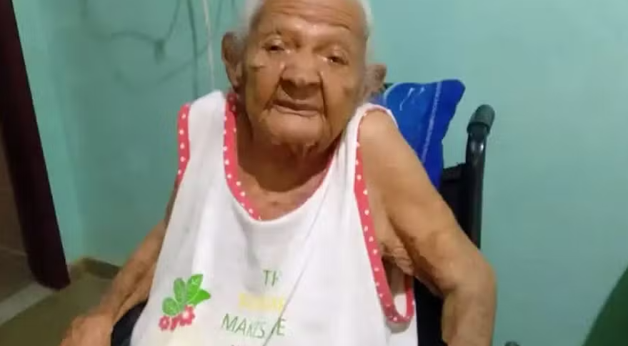 Deolira mora com a filha de 89 anos e as netas