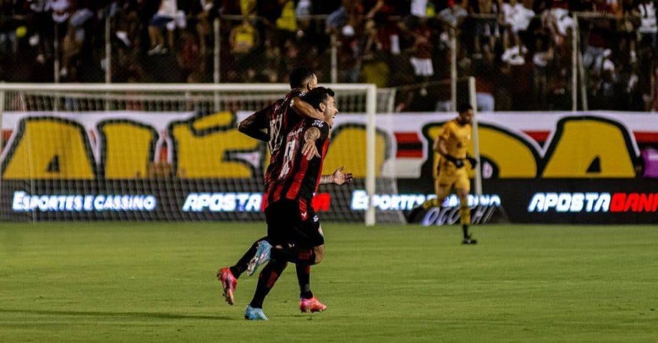 Vitória venceu Bahia de virada no estádio Barradão 