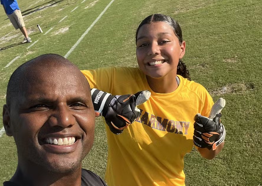 Jefferson e sua filha Débora, que segue os passos como goleira