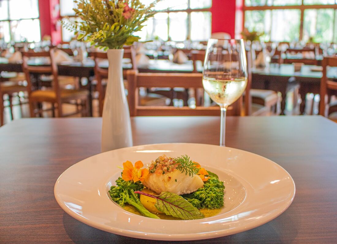 Aprenda a preparar o tradicional bacalhau com chefs de restaurantes de resorts 