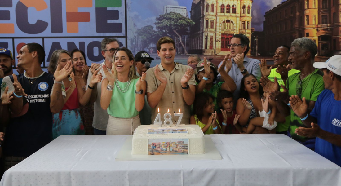 Com bolo, Recife recebe os parabéns pelos 487 anos