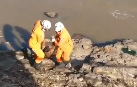 Homem que dormia às margens de um rio é confundido com morto na Bahia