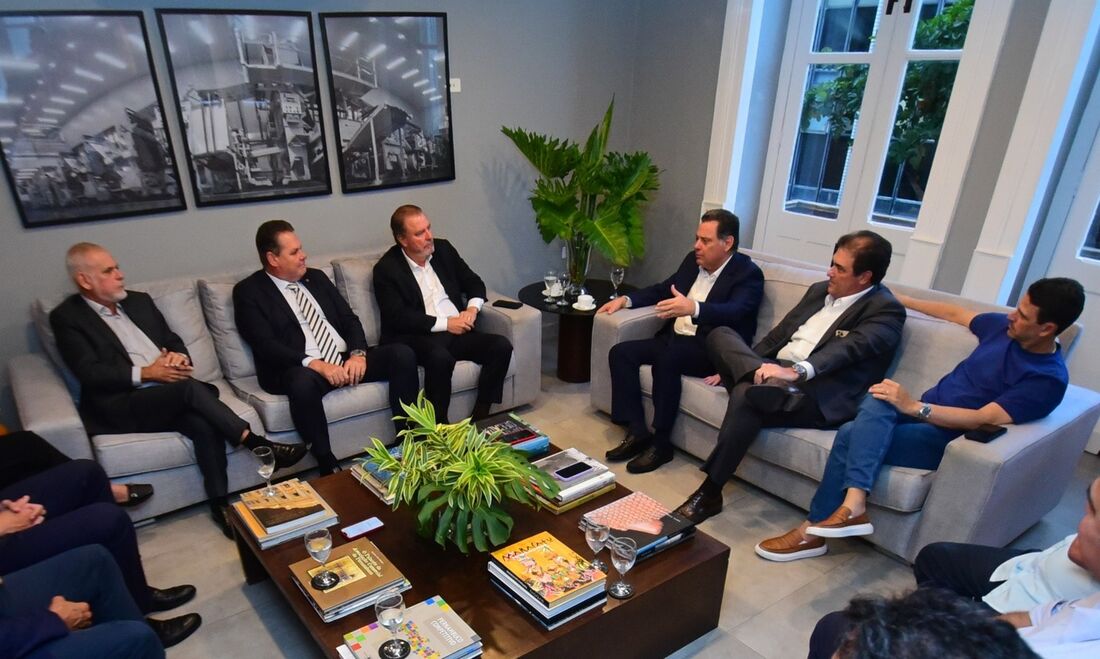 Presidente nacional do PSDB, Marconi Perillo, visita a presidência da Folha de Pernambuco