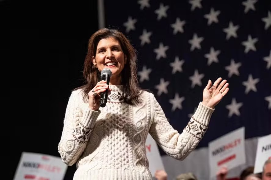 A pré-candidata republicana à presidência e ex-embaixadora da ONU Nikki Haley fala em um evento de campanha em Exeter, New Hampshire